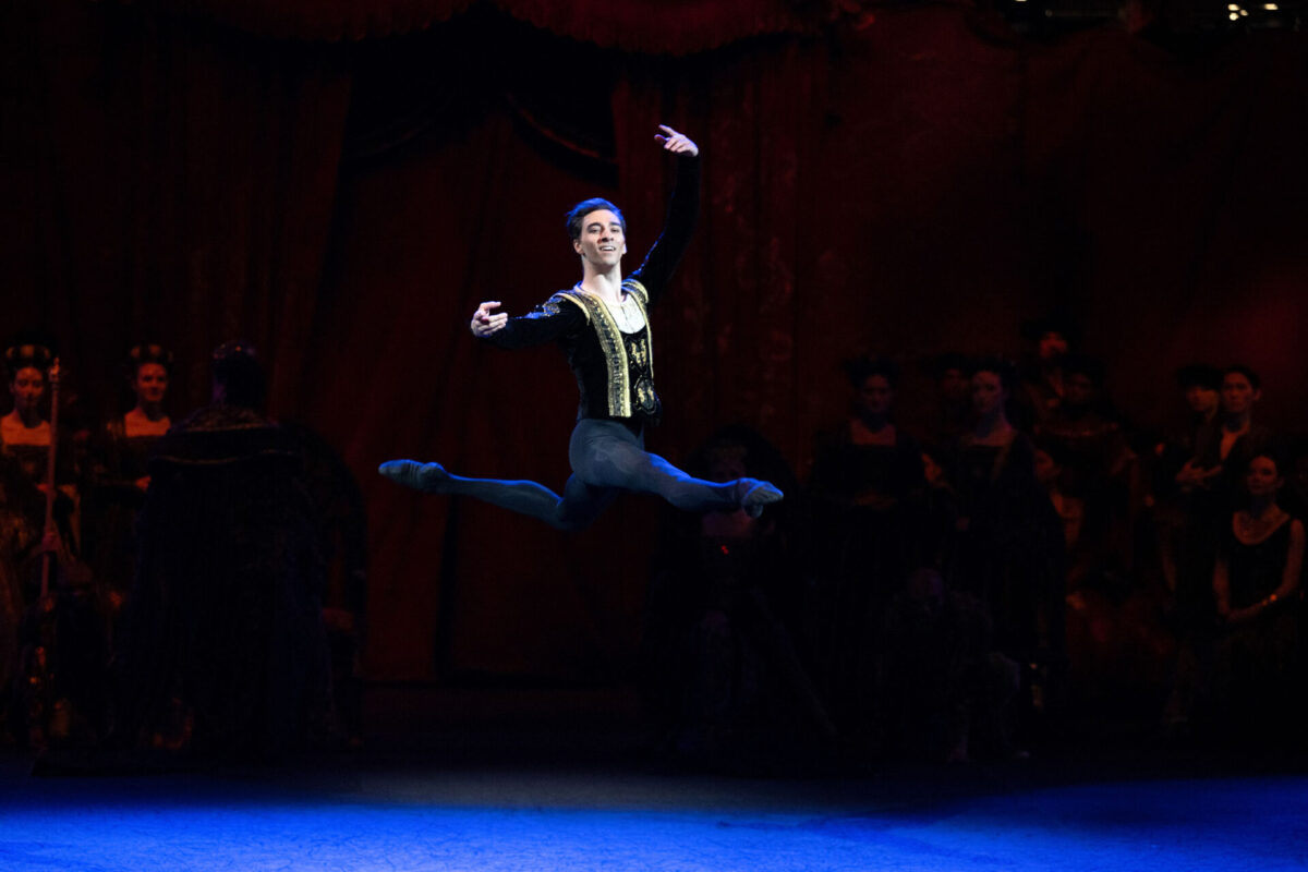 Gareth Haw as Prince Siegfried in Swan Lake in-the-round © Laurent Liotardo