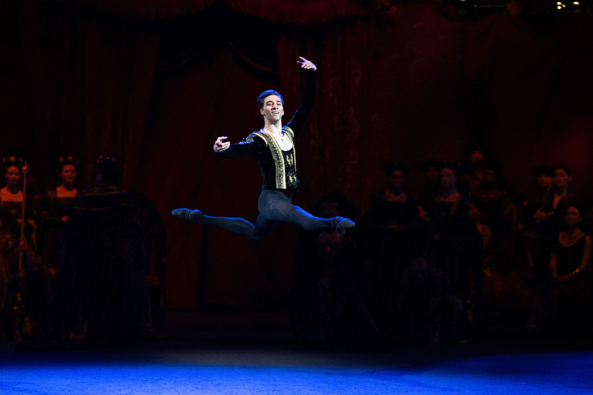 Gareth Haw as Prince Siegfried in Swan Lake in-the-round © Laurent Liotardo