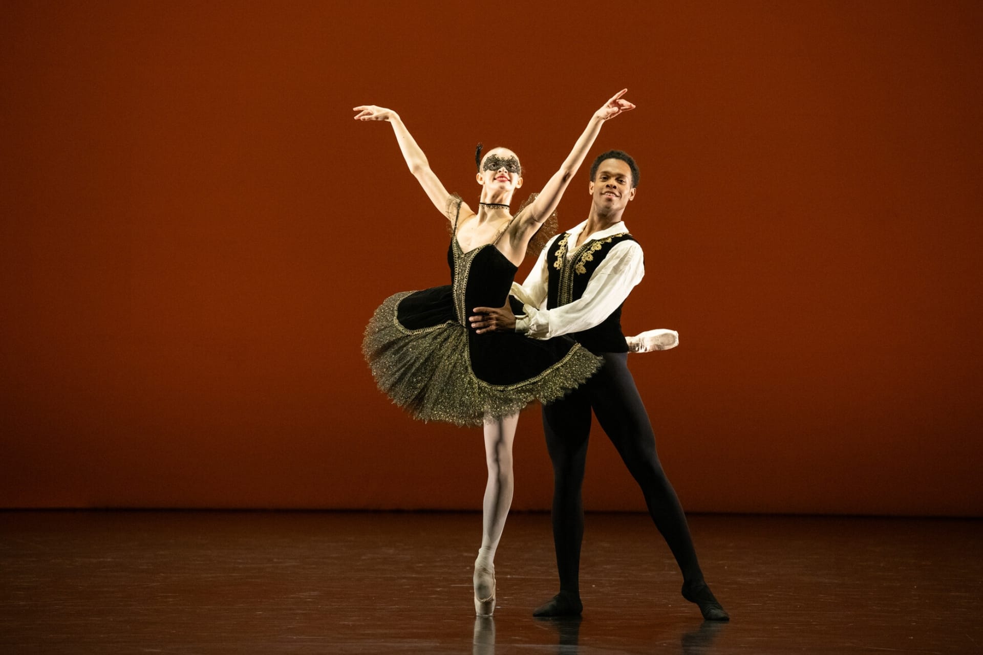 Breanna Foad and Thiago Silva performing Satanella in Emerging Dancer 2024 © Laurent Liotardo