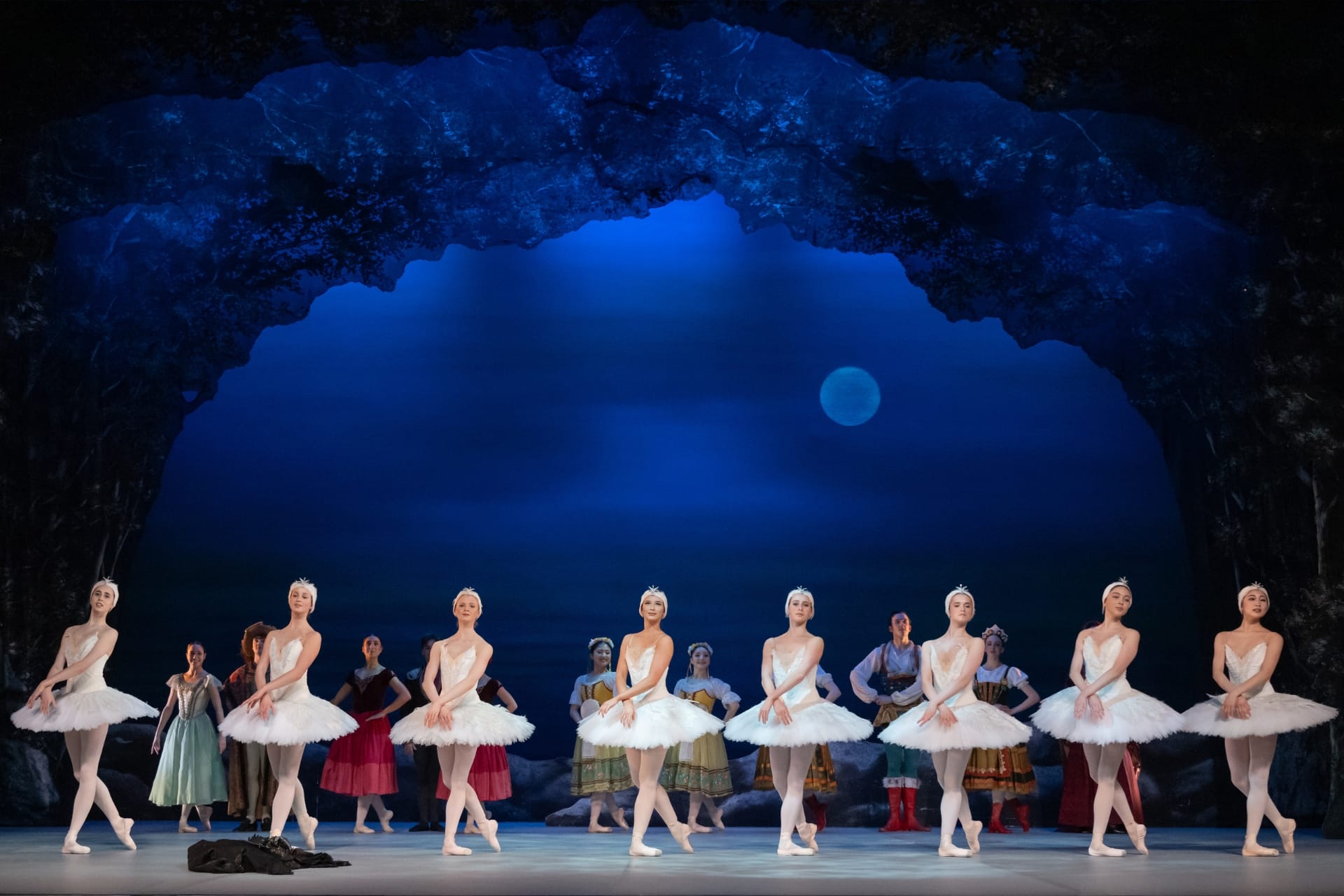 English National Ballet School students in My First Ballet Swan Lake © Laurent Liotardo